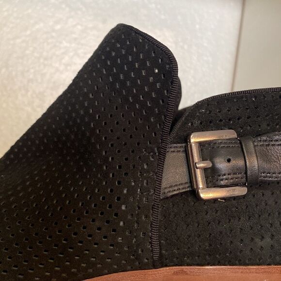 Sam Edelman Black Suede Perforated Ankle Booties Boho Chic Western Fall Street - Picture 12 of 16